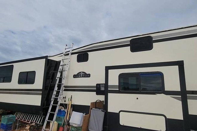 2019 Hampton HP371FKL