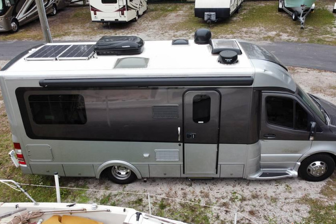 2021 Ultra Brougham 25IB