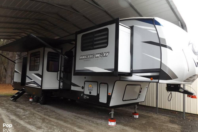 2022 Arctic Wolf 3990 Suite