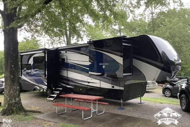 2020 Beacon 39 RLB