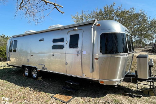 2016 International Serenity 30