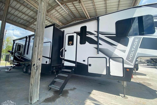 2021 Dutchmen Voltage 4145