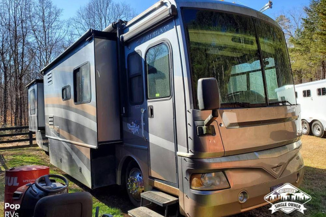 2006 Bounder 38L Quad Slide