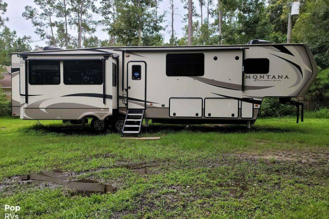 2019 Montana 3855BR