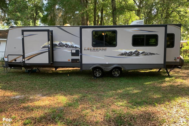2014 Lacrosse Luxury Lite 323RST