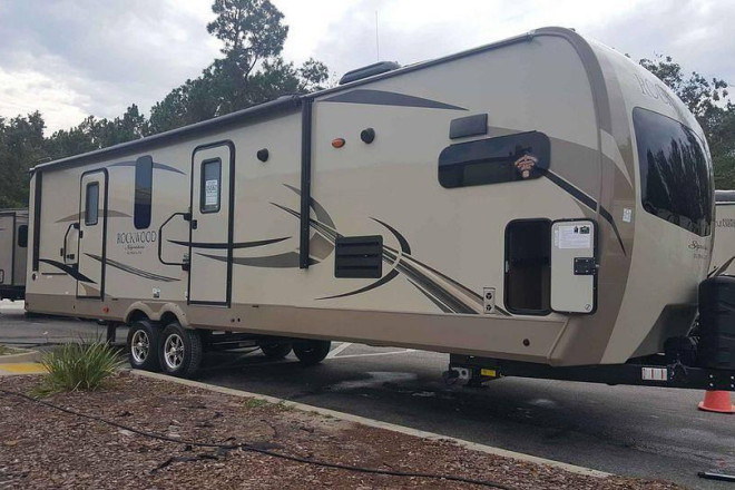 2018 Rockwood Signature Ultra Lite 8335BSS