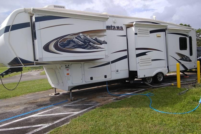2011 Montana 3400RL