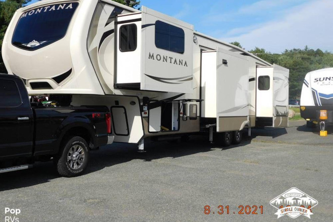 2018 Montana 3731FL