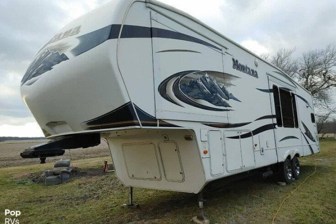 2010 Montana 3585SA