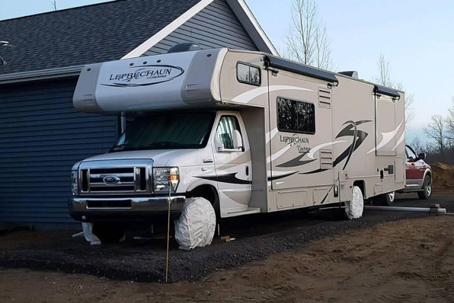 2015 Leprechaun 317SA