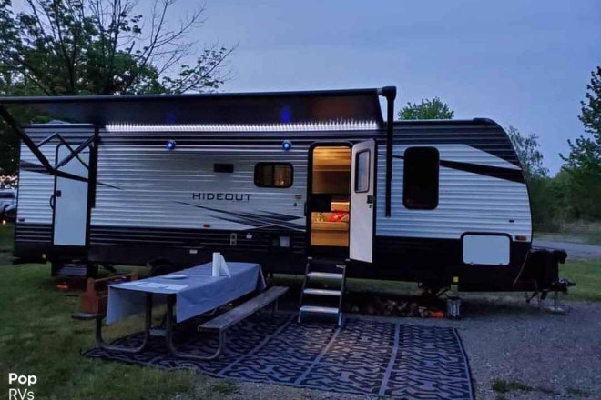 2021 Hideout 272BH