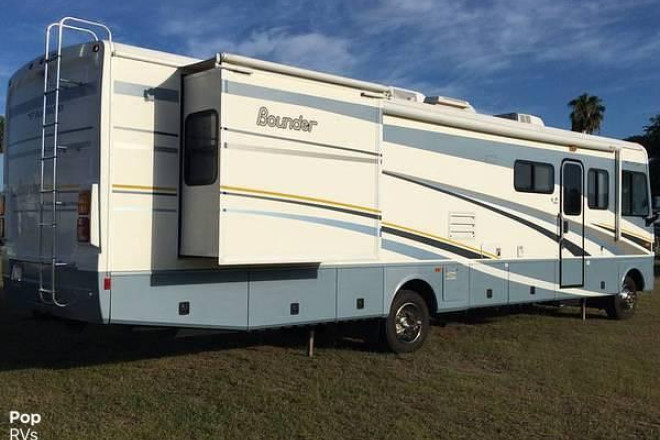 2005 Bounder 36Z