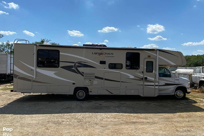 2015 Leprechaun 319DS