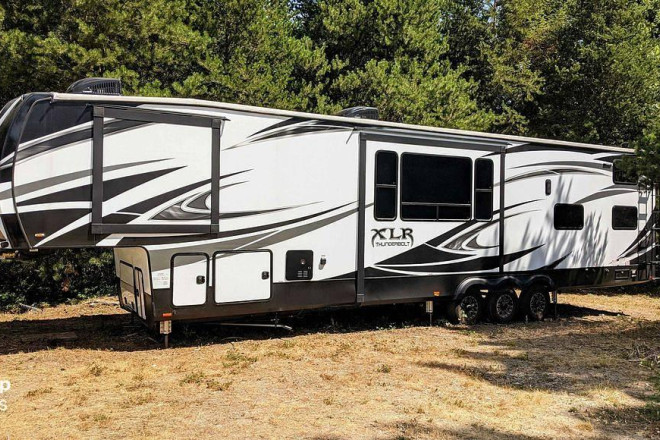 2019 Thunderbolt 413AMP