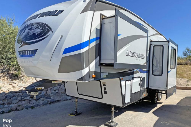 2019 Arctic Wolf 305ML6