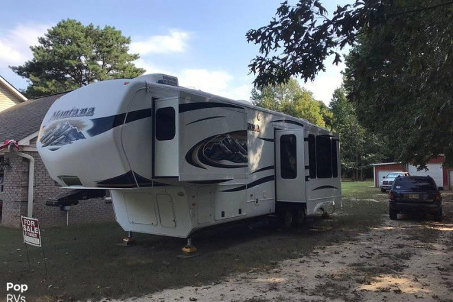 2011 Montana 3585SA