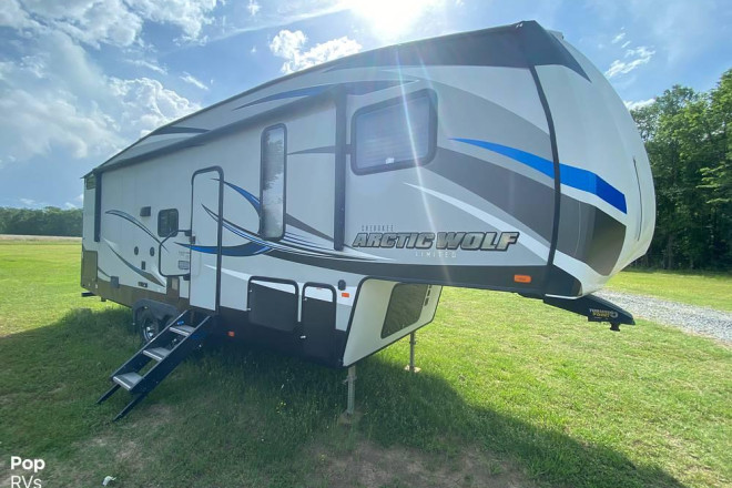 2018 Arctic Wolf 265DBH8