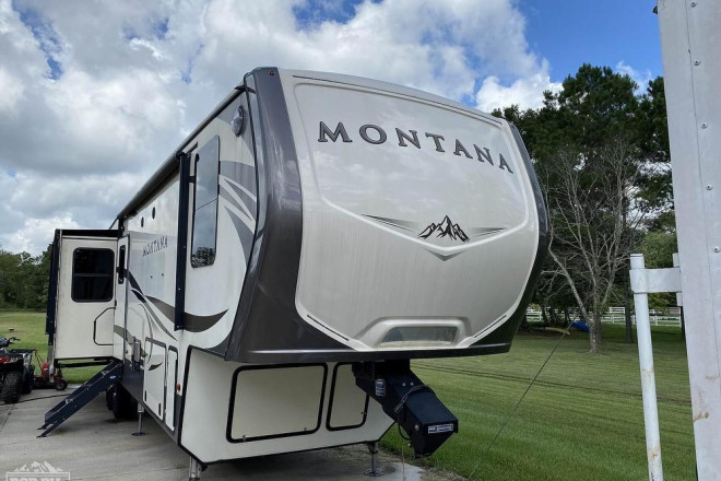 2018 Montana M-3721RL