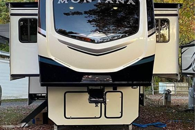 2021 Montana 3761FL