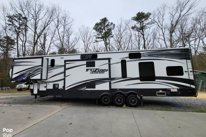 2015 Fuzion Chrome 401