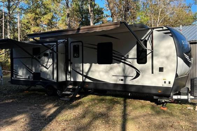 2020 Signature 8328SB