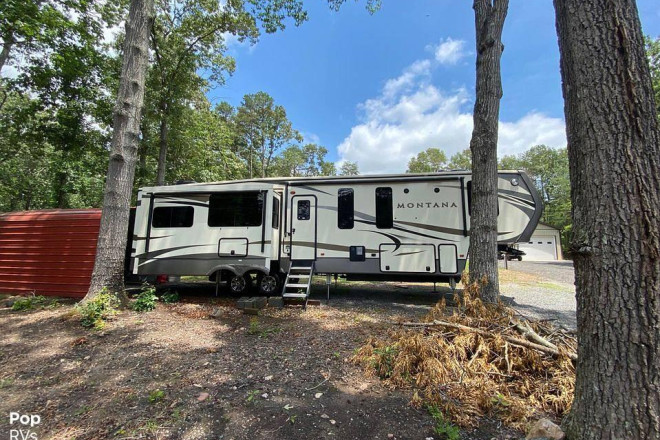2018 Montana 3950BR