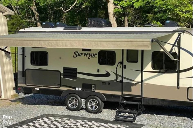 2017 Surveyor 245BHS