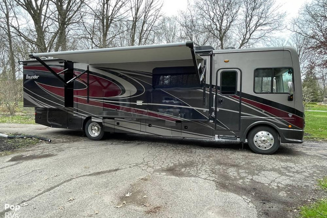 2021 Bounder 35P