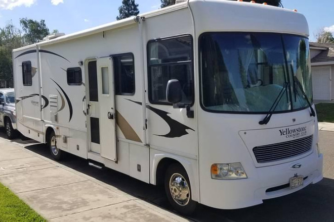 2006 Yellowstone 8330