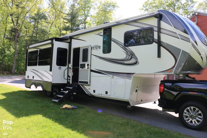 2022 Solitude 3550BH-R