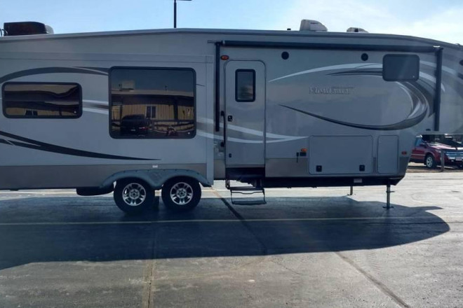 2013 Montana 318RE