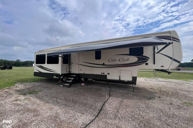 2020 Cedar Creek 37MBH