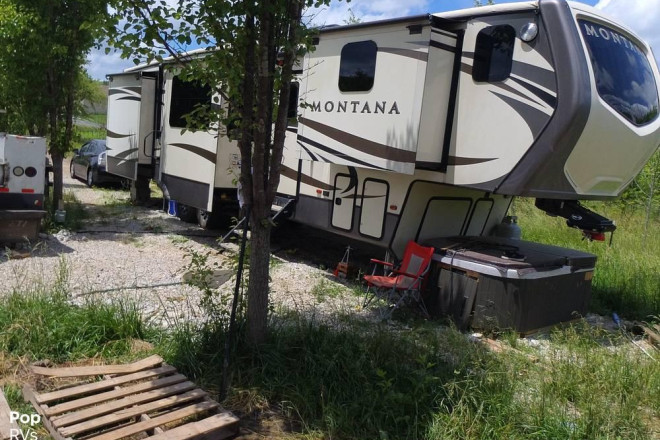 2018 Montana 3820 FK