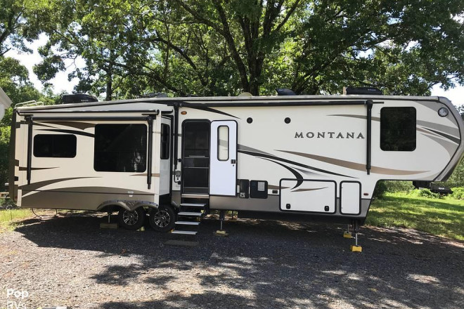 2016 Montana 3720RL