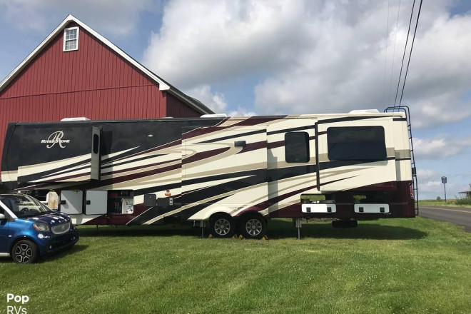 2017 Riverstone 38RE