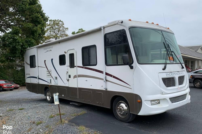 2005 Independence 8330