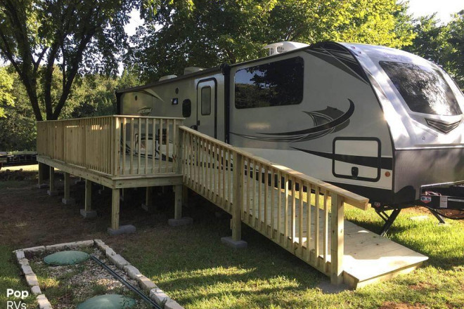 2020 White Hawk 32KBS