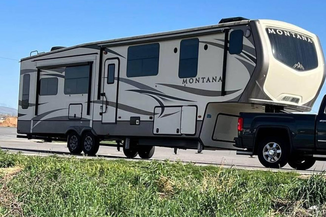 2017 Montana 3810MS
