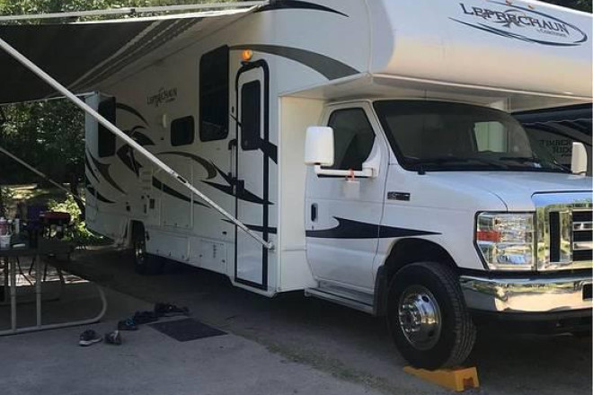 2014 Leprechaun 319DS