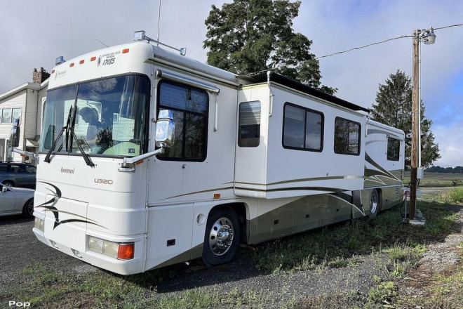 2001 Foretravel U320