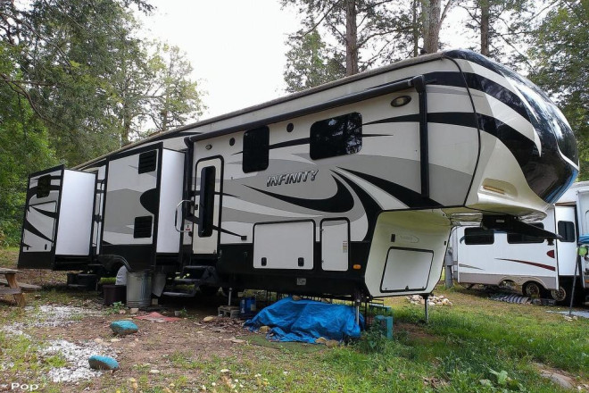 2015 Infinity 3710 BH