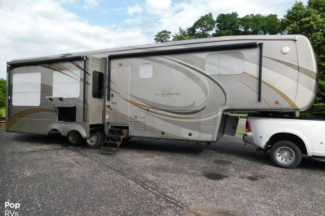 2014 Elite Suites 38TKSB3