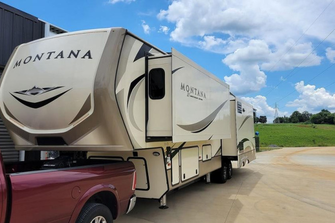 2019 Montana 3720RL