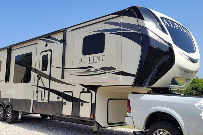 2020 Alpine 3711KP
