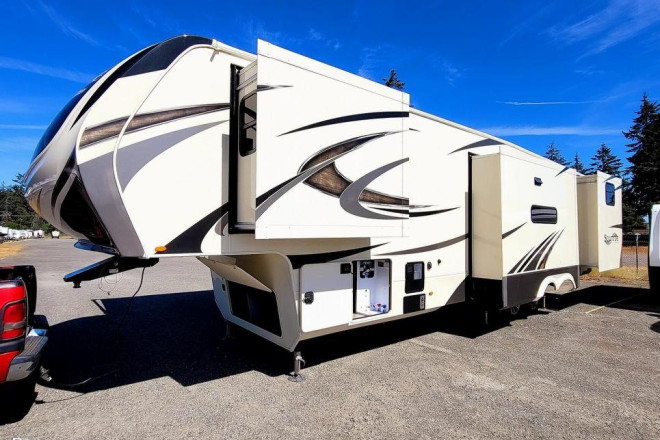 2021 Solitude 3740BH