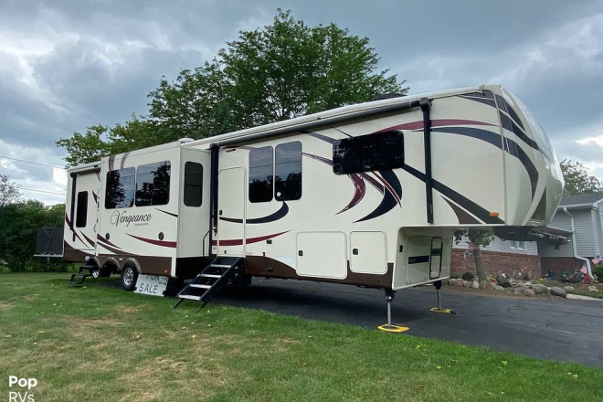2016 Vengeance Touring Edition 39R12 Toy Hauler
