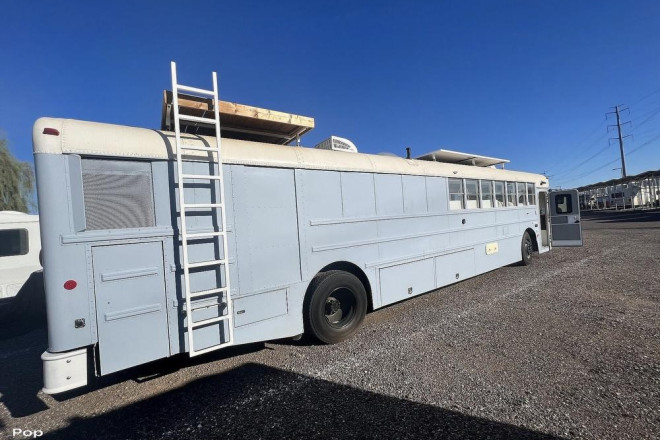 2005 Other Custom Luxury Skoolie