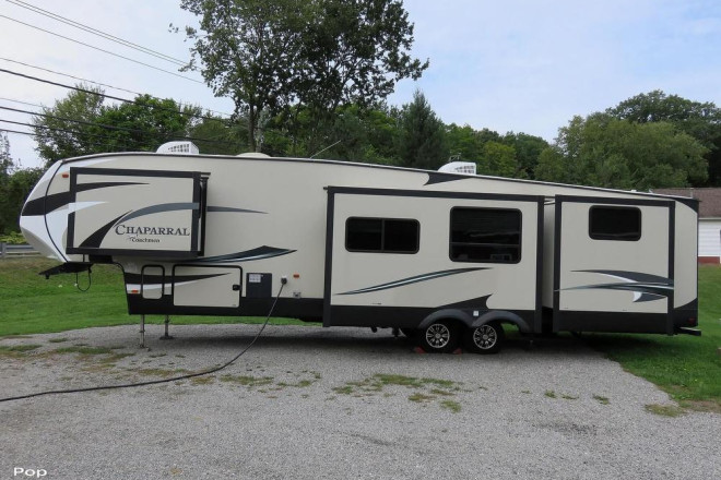 2017 Chaparral 372QBH