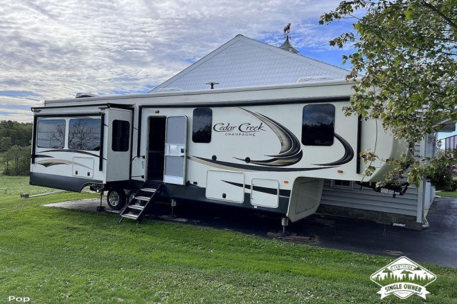 2019 Cedar Creek 38 EL
