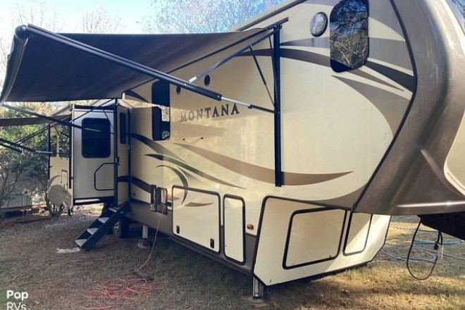 2018 Montana 3921FB